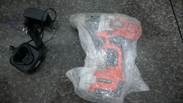 Parafusadeira/Furadeira Black & Decker à Bateria