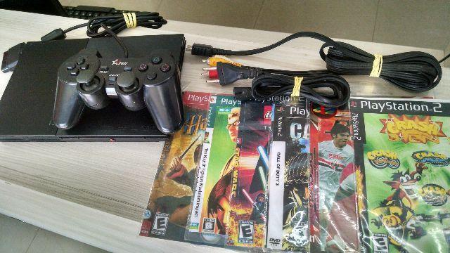 Play 2 slim destravado. Possui 01 controle e varios jogos.