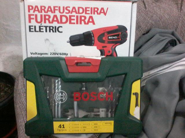 Vd-se parafusadeira e furadeira e uma maleta de brocas bosch