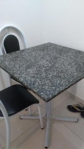 Vendo mesa com tampo de granito - USADA