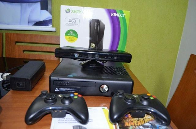 Xbox 360 Slim + Kinect + HD  controles + 2 jogos