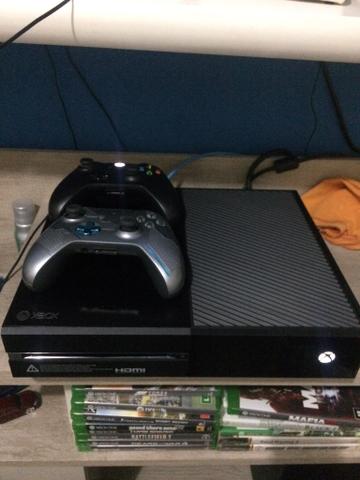 Xbox one 500 GB 2 controles, completo !