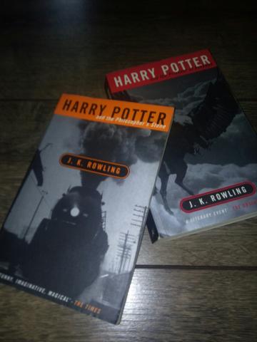 2 livros versão adulta do Harry Potter