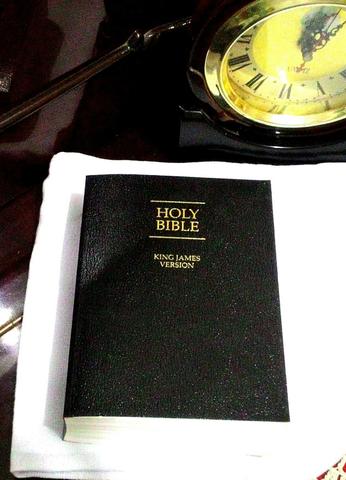 Bíblia Sagrada em inglês novinha