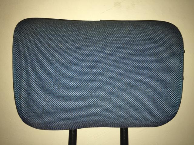 Cadeira de escritorio na cor azul