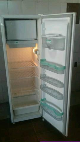 Geladeira cônsul 220v