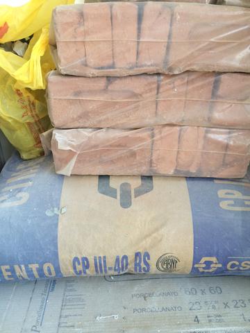 Saco de cimento + 30 tijolinhos