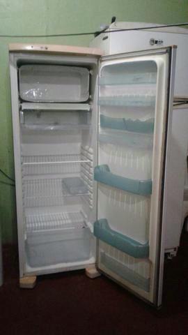 Vendo urgente essa geladeira