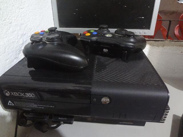 Xbox 360 - Travado - Em perfeito estado