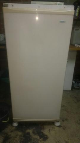 Freezer vertical 300 litros