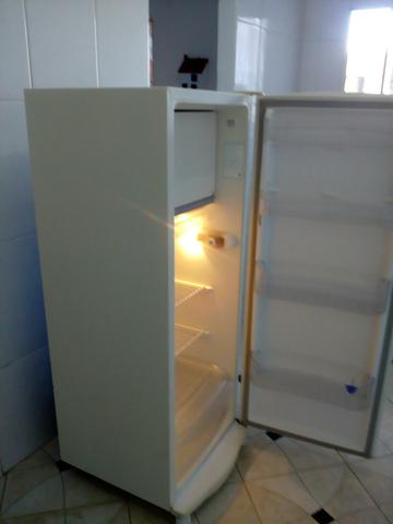 Geladeira Consul gelo seco impecável 