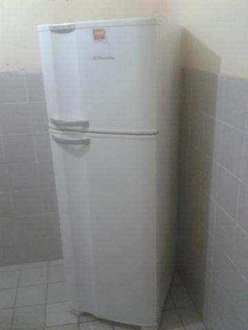 Geladeira frosfre por 700 $