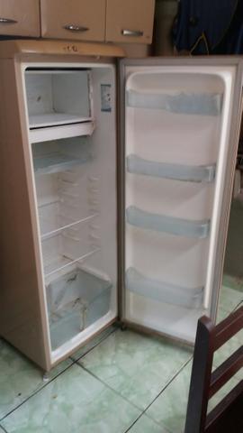 Geladeira pra sair hj!!!!