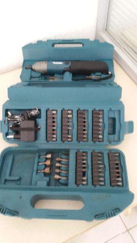 Kit com parafusadeira