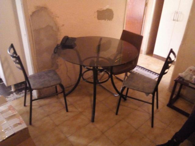 Mesa + 3 cadeiras