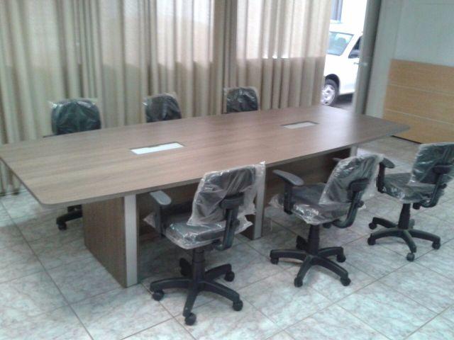 Mesa de reunião com 6 cadeiras inclusas