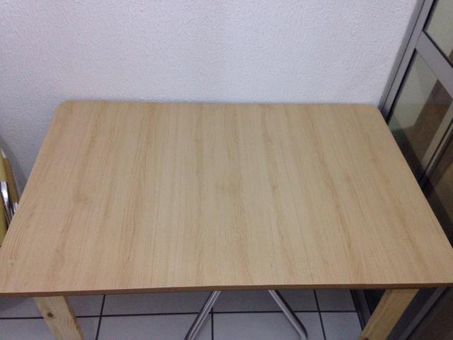 Mesa em madeira 1m x 0,70 Linda e Nova