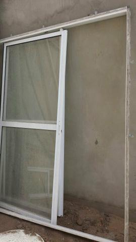 Porta de correr vidro e alumínio