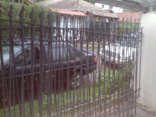 Portão e grandes de ferro
