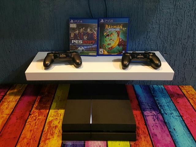 Ps4 novo com 2 controles e 2 jogos leia