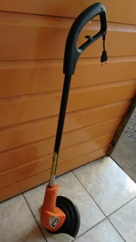 Roçadeira. aparador de grama