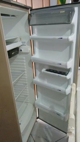 Vende-se geladeira usada