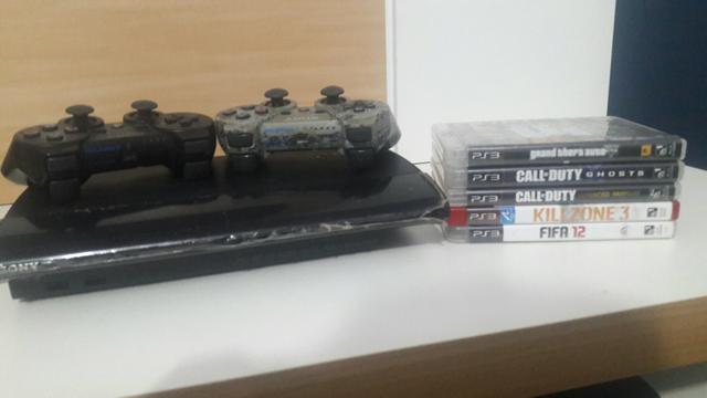 Vendo ps3 em ótimo estado 2 controles 5 jogos