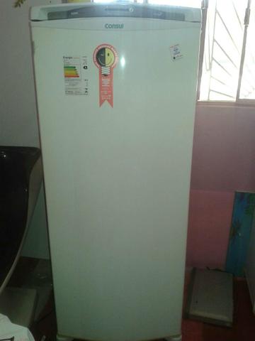 Vendo uma geladeira