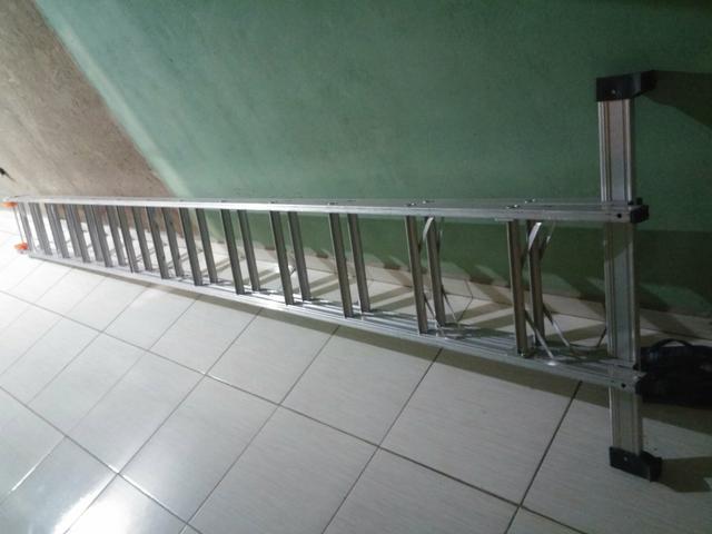 Escada de alumínio de 26 degraus