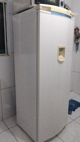 Geladeira de 380l ótimo estado