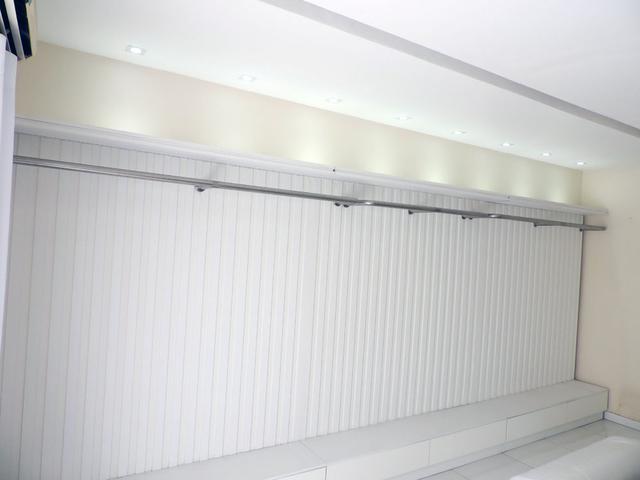 Móveis, balcões e espelhos para loja