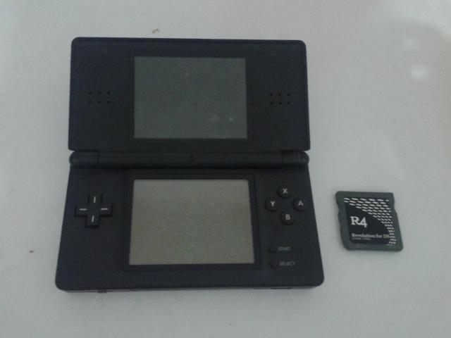 Nintendo DS + R4