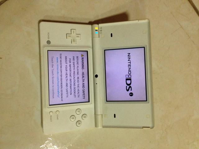 Nintendo DSi completo na caixa