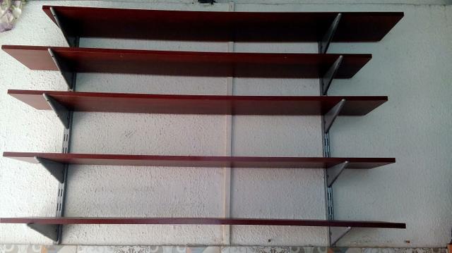 Prateleira com suporte