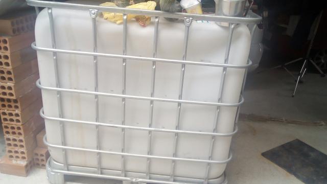 Recipiente de  lt para captaçao de agua de chuva