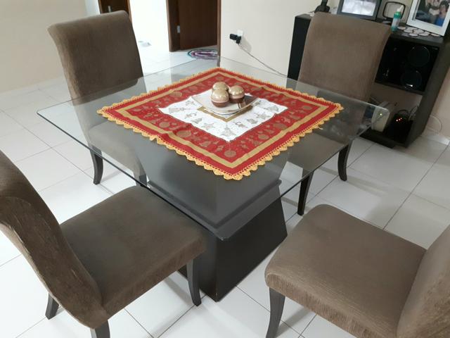 Vendo mesa de jantar 4 cadeiras