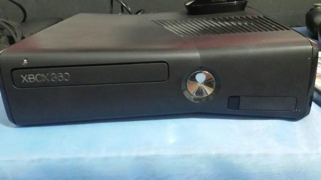 Xbox 360 Slim Edição Limitada 250 GB Travado