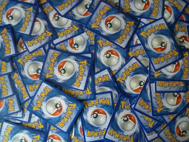 Lote de 50 Cartas Pokémon da Coleção XY + 1 Carta Turbo