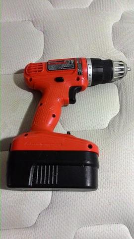 Parafusadeira e Furadeira Black & Decker