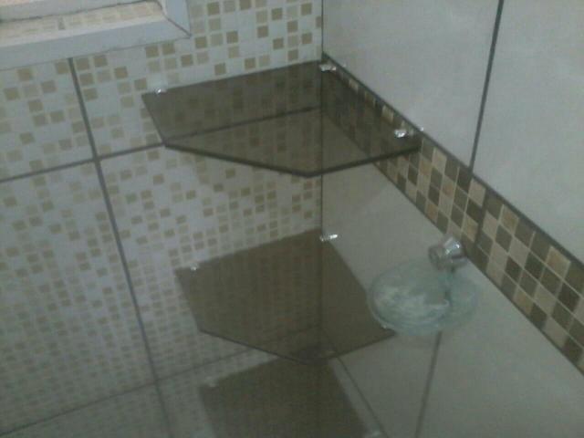 Prateleira de vidro para banheiro