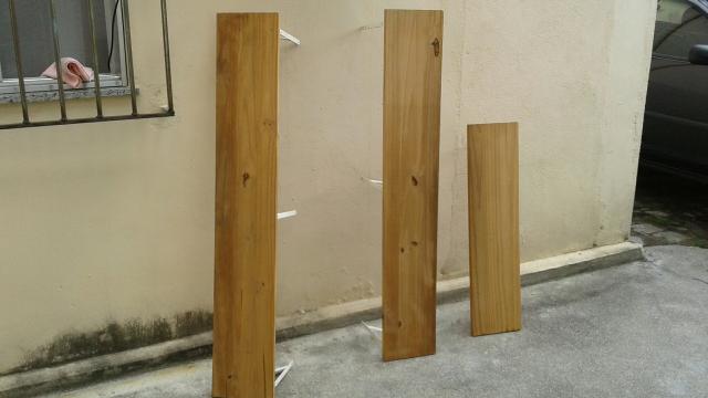 Pratileira de madeira