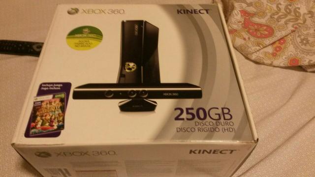 Xbox 360 com Kinect dois controles