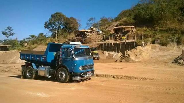 Areia pedra areola brita aterro bica corrida