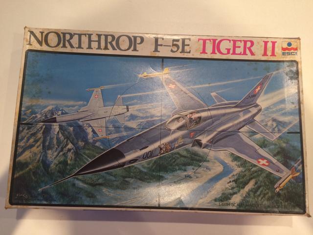 Avião de montar plastimodelo Northonp F-5e tiger II