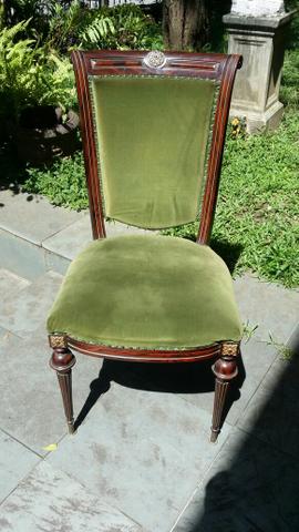 Cadeira em madeira de lei maciça jacarandá, com apliques