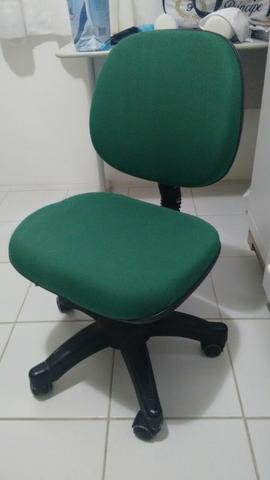 Cadeira giratória de rodas - Escritório