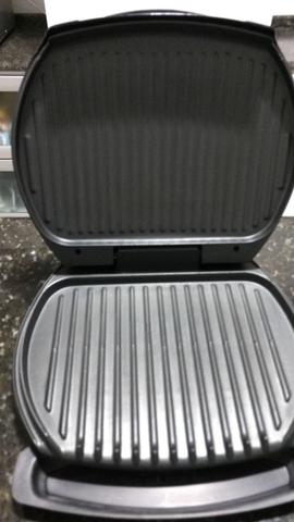George Foreman Grilling Machine - Semi Novo