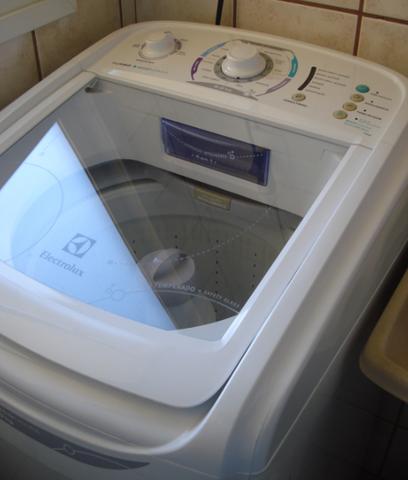 Maquina de lavar roupas Eletrolux 8 Kg - semi nova