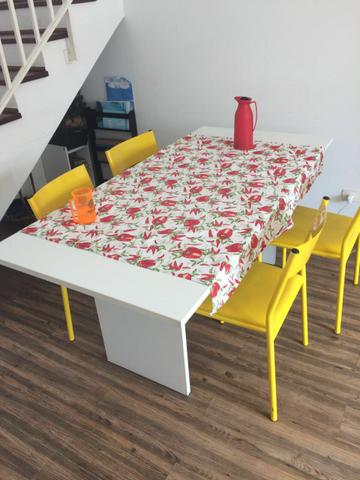 Mesa Tok & Stok em perfeito estado