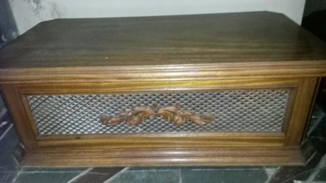 Mesinha de centro em cerejeira